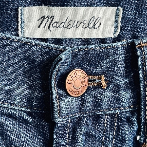 Madewell The Perfect Summer Jean: Destructed
Edition Robinson Wash | Size 24 - Picture 15 of 16